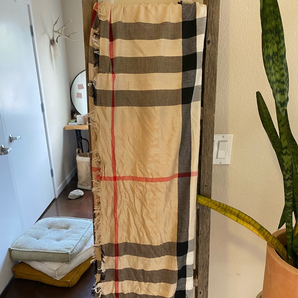 BURBERRY LARGE CASHMERE/SILK SCARF